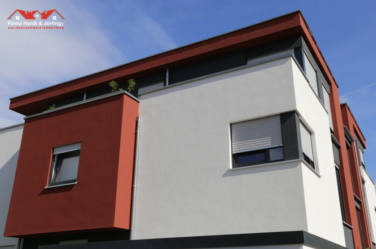 Rot-weiße Fassade